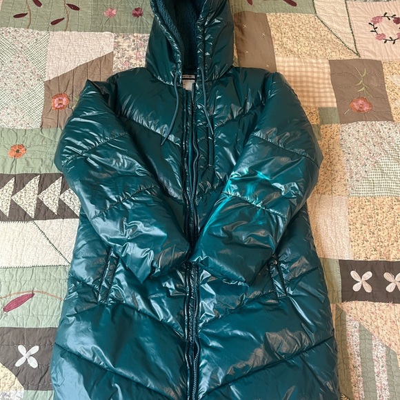 Women’s teal puffer parka

Clean and like new

Very warm - Picture 3 of 4
